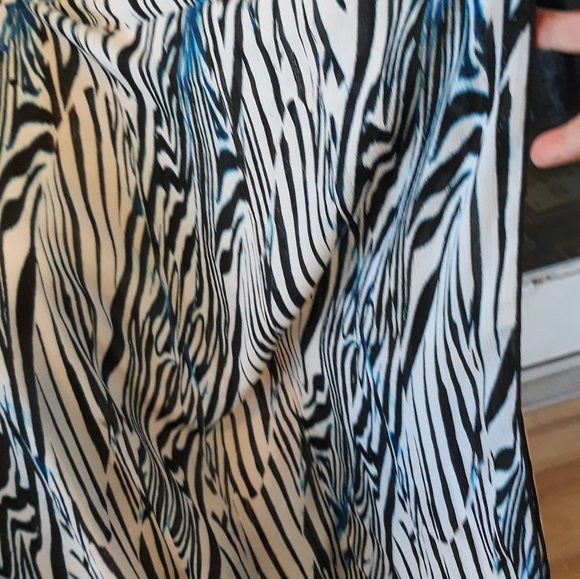 TAN JAY  Top.     A. 50 - Picture 3 of 3